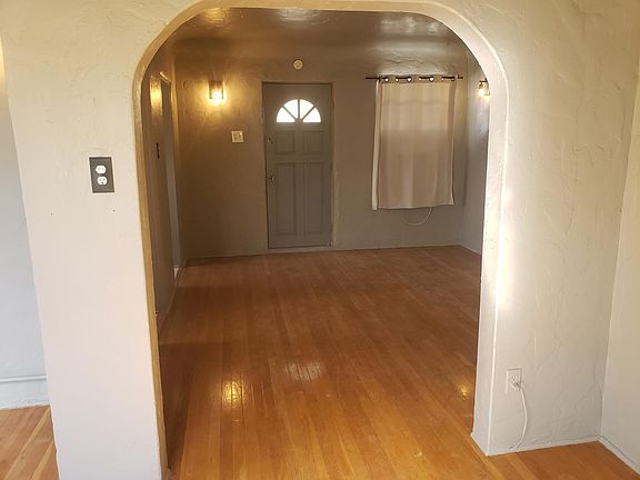 3rd image of 518A Gregory Ave
