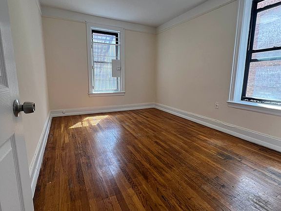 4th image of 11-24 46th Ave #2A