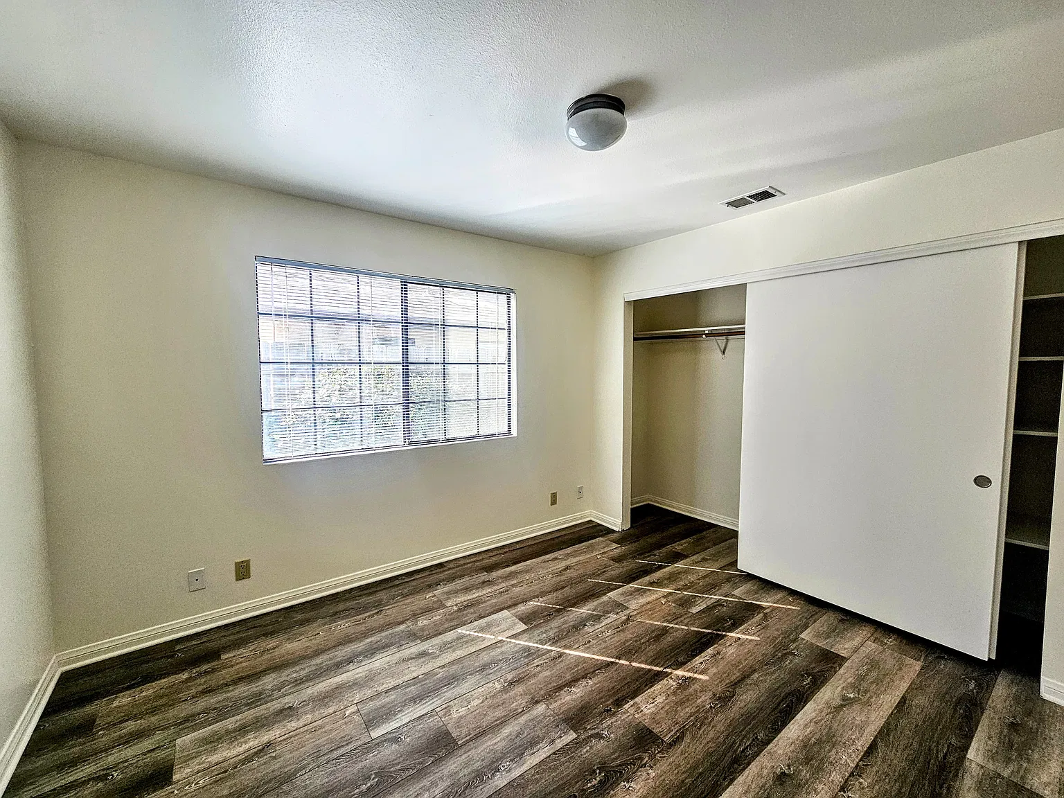 3 bed, 2268 sqft, $4,800 — Photo 4