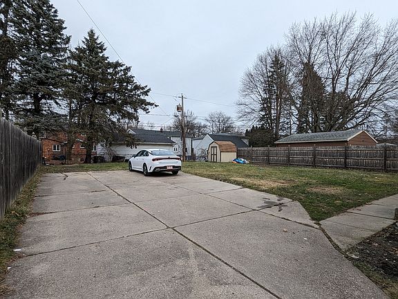 3rd image of 92 Marine Dr