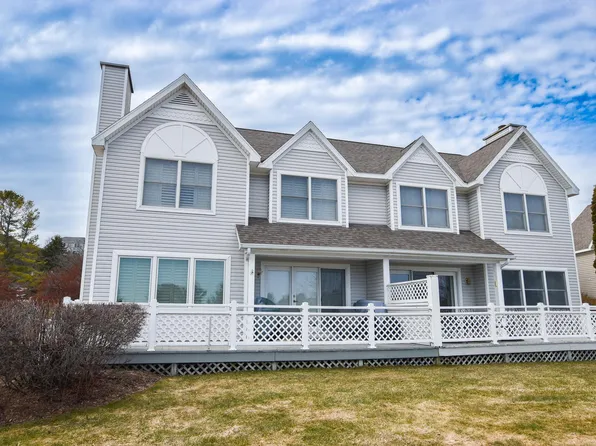 746 N Deer Path Trl Unit 9, Suttons Bay, MI 49682