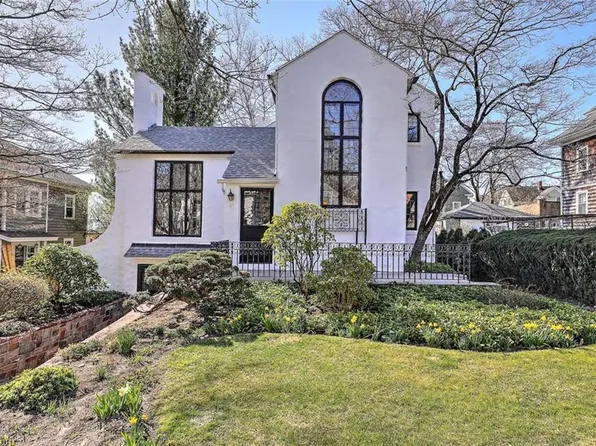 21 Laurel Ave, Providence, RI 02906