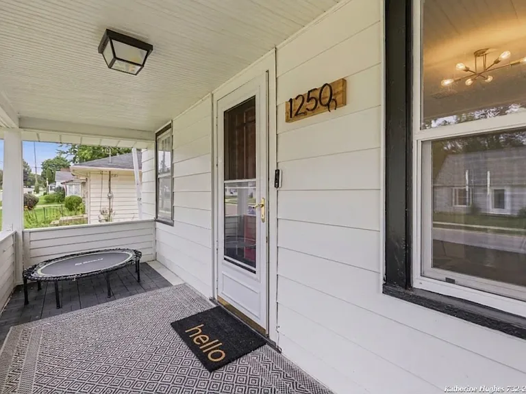 1250 Emerald Ave NE — Photo 15