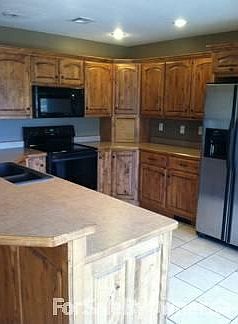 Kitchen
						:
						All kitchen appliances included