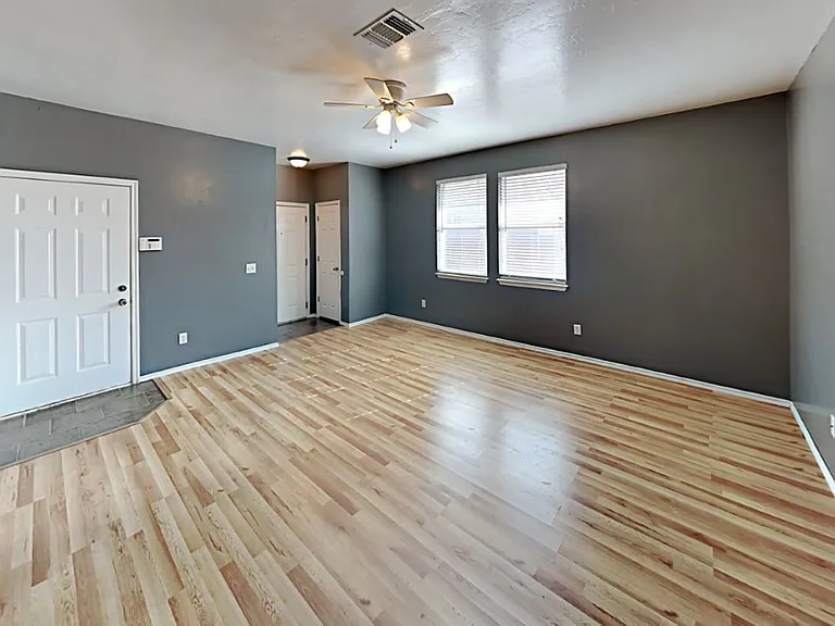 1713 W Palm Pl — Photo 3