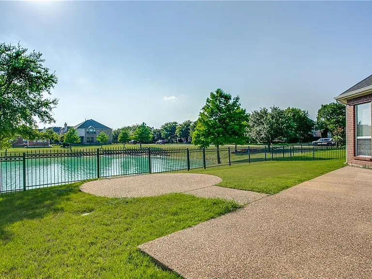 4193 Victory Dr — Photo 33