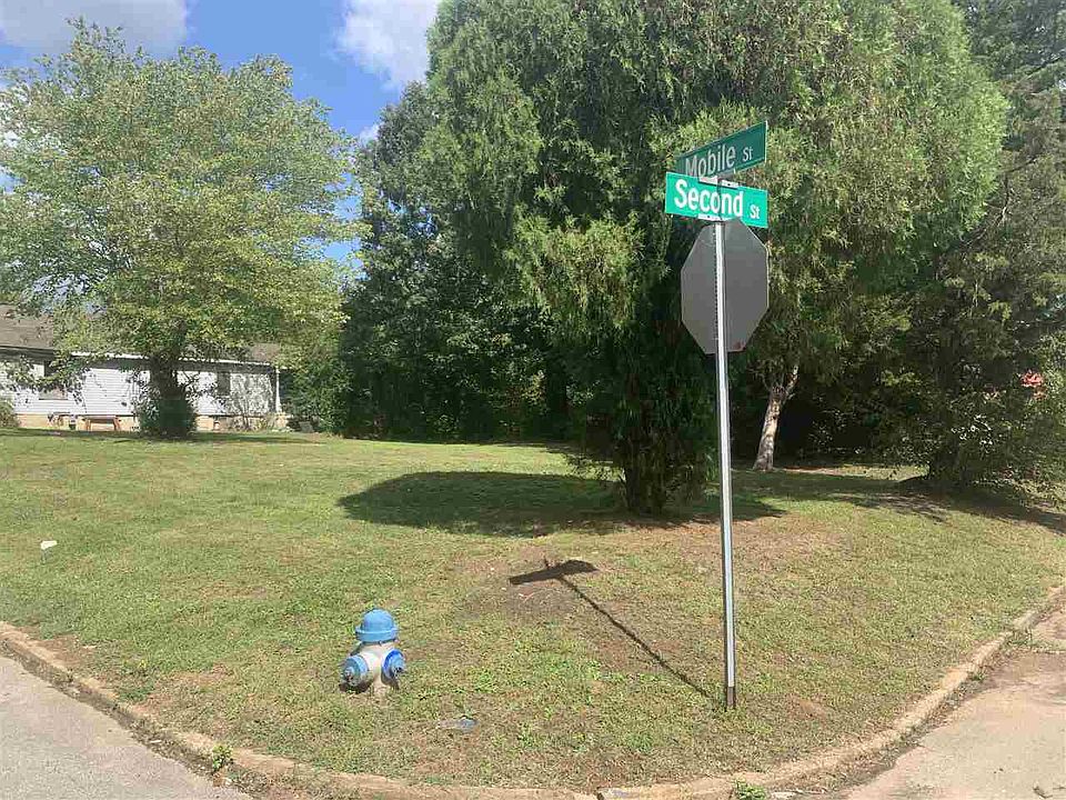 2nd image of 208 Mobile St