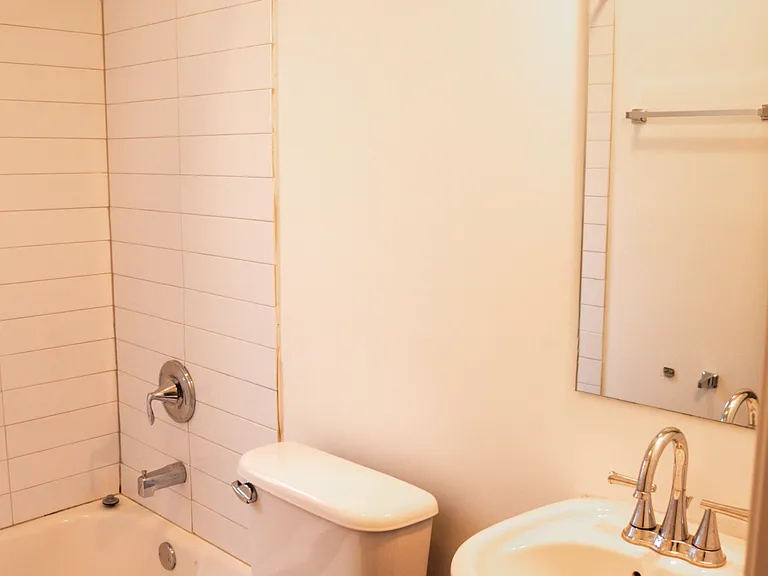 935 W Carmen Ave #6E — Photo 4