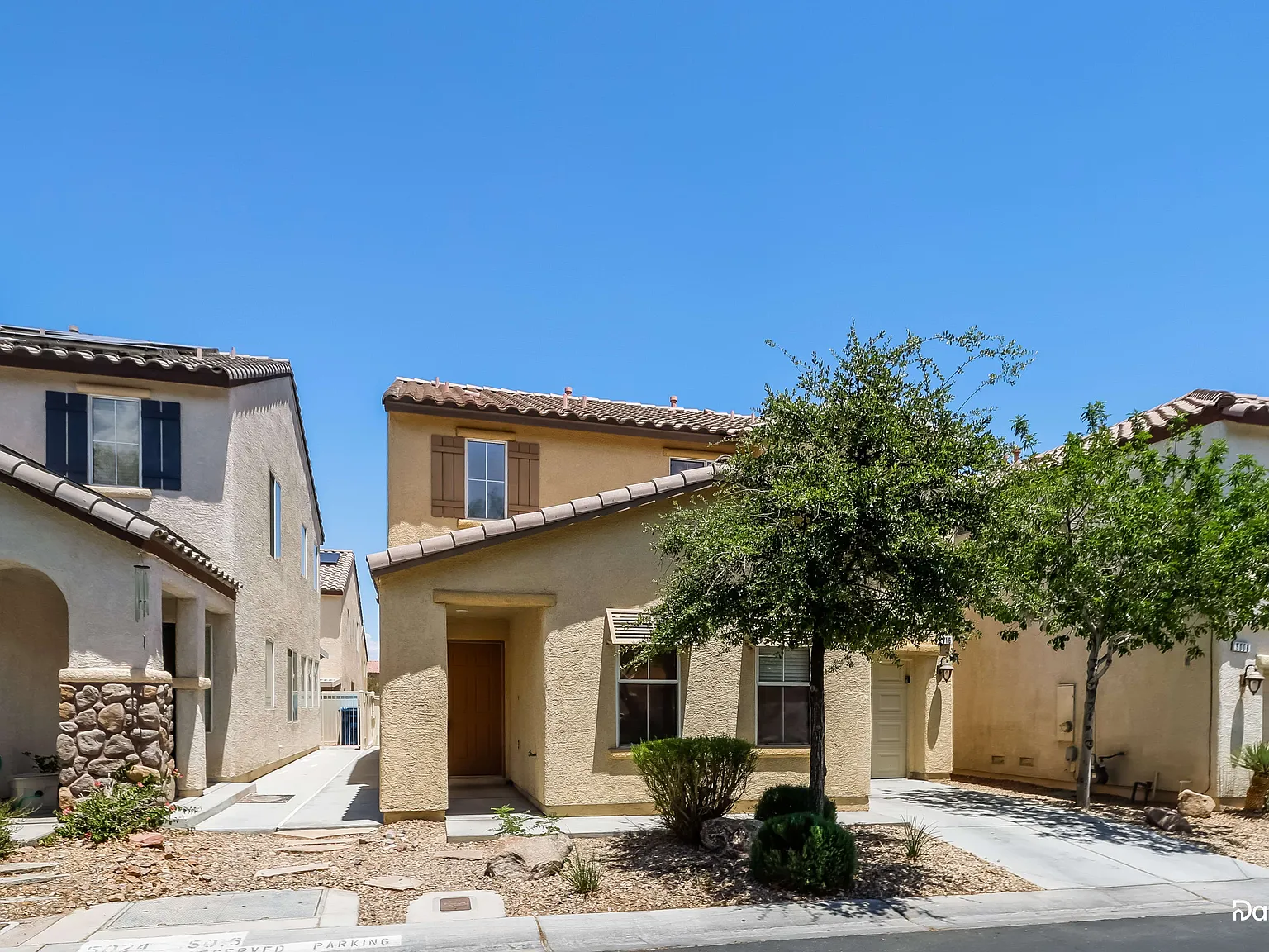 3 bed, 3.0 bath, 1615 sqft, $2,335 — Photo 2