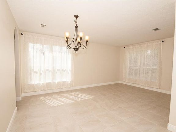 5th image of 3144 Lauren Ct