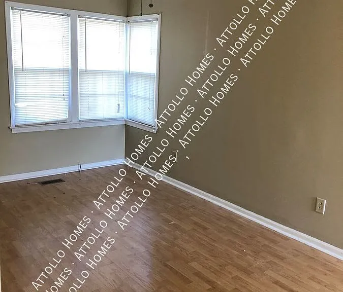 105 Eastwood — Photo 16