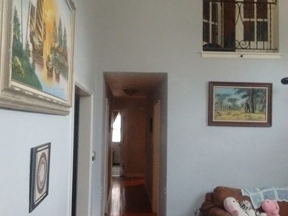 2nd image of 1328 E Fairview Ave