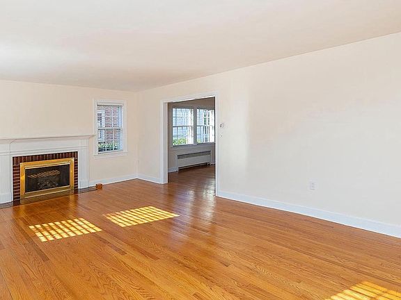 5th image of 625 Tennyson Ave