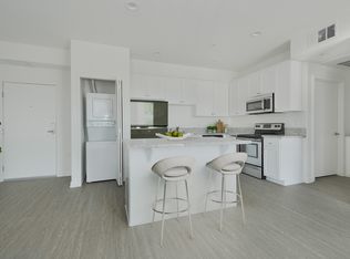 422 South Lake, Los Angeles, CA 90057