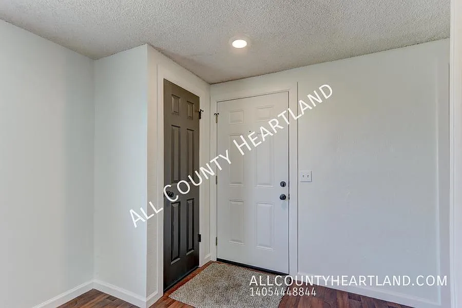 Beautiful 2 Bed, 2 Bath Half Duplex in Moore! — Photo 3
