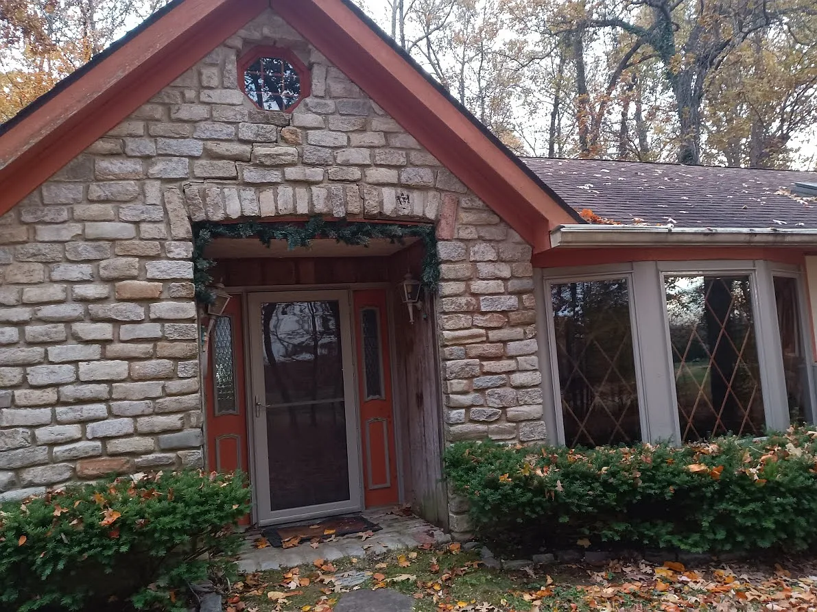 3 bed, 2182 sqft, $2,100 — Photo 2