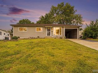 2325 Pecan Dr, Saint Louis, MO 63125