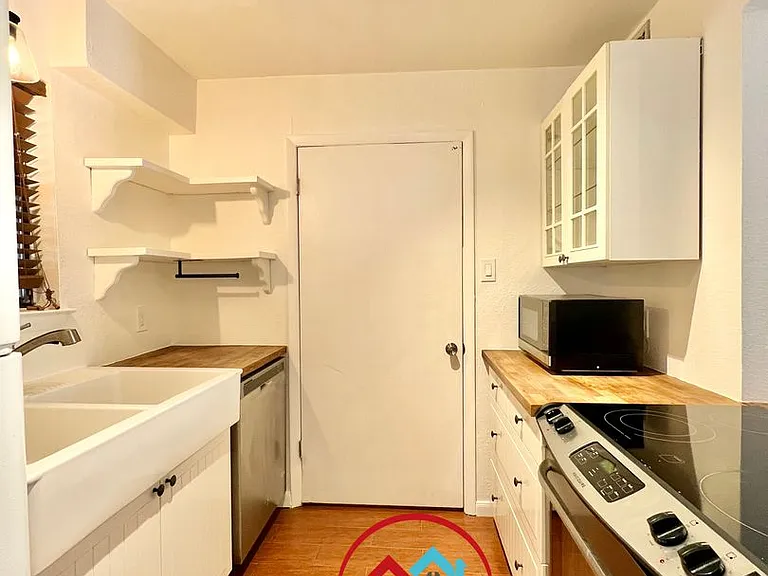 402 Fredericksburg St — Photo 11