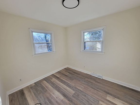 2nd image of 910 Lincoln St