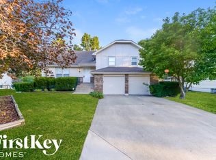 912 SE 5th Ter, Lees Summit, MO 64063