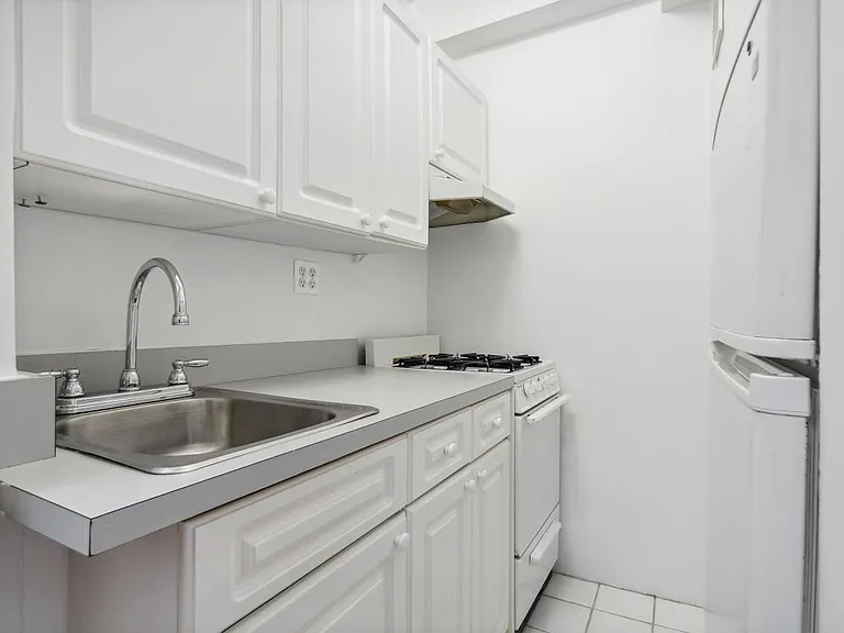 253 W 72nd St #1201 — Photo 9