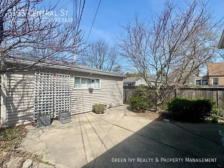 3133 Central St — Photo 15
