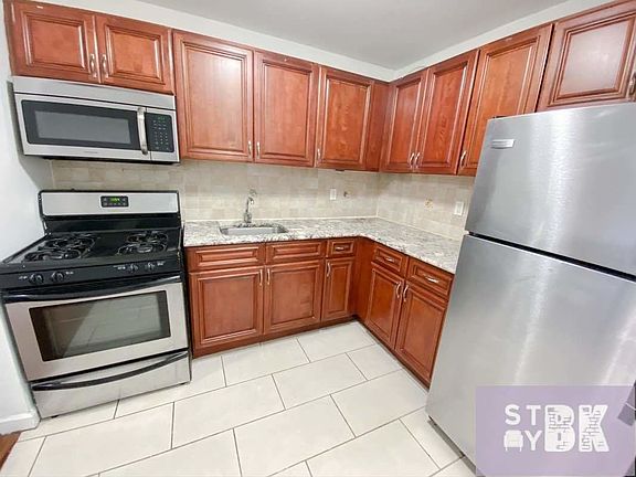2nd image of 135 Herkimer St #2
