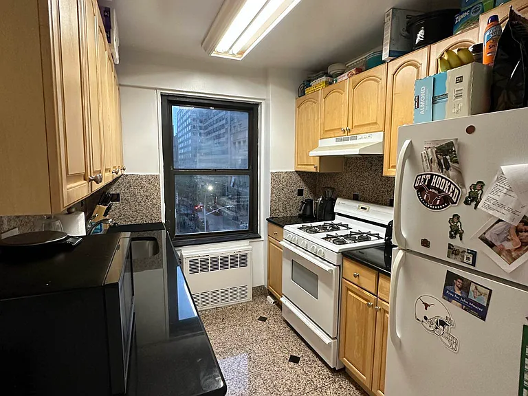 279 E 44th St #12B — Photo 2
