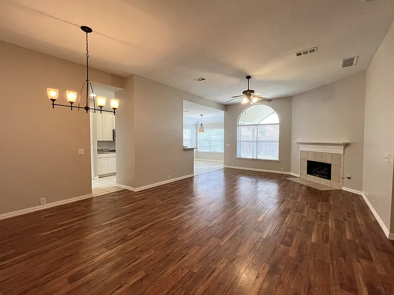 10204 Star Fish St — Photo 3