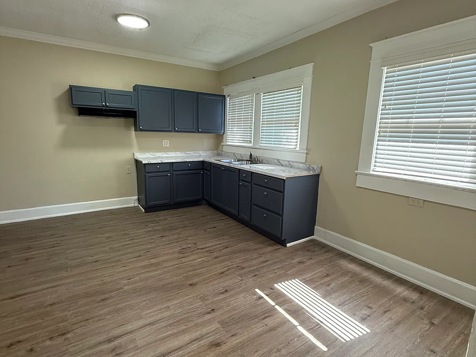 3 bed, 1395 sqft, $1,100 — Photo 3