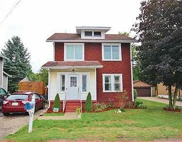 635 Memorial Dr photo 1