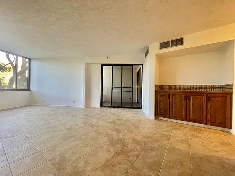 555 Hahaione St #1E-1 — Photo 8