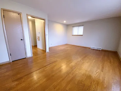 W158N8963 Charles Dr #UPPER — Photo 3