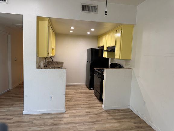 4th image of 13718 Moorpark St APT 102