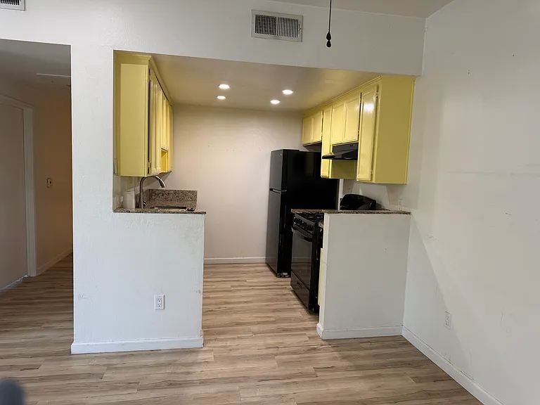 13718 Moorpark St #102A — Photo 6