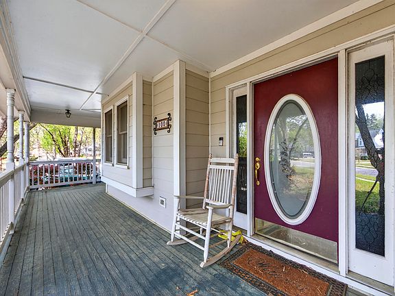 3rd image of 100 Prentice Cir