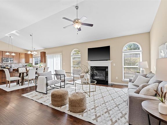 5th image of 725 Sterling Terrace Court St