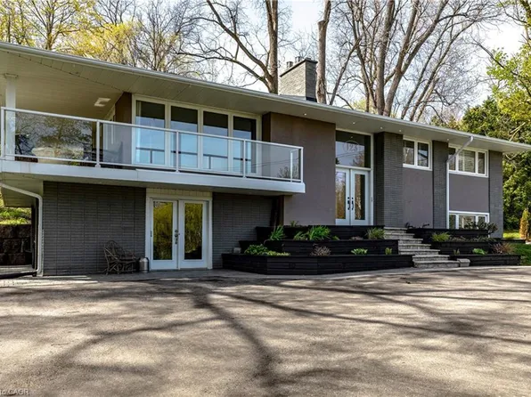 123 Hillcrest Ave, Hamilton, ON L9H 4X7
