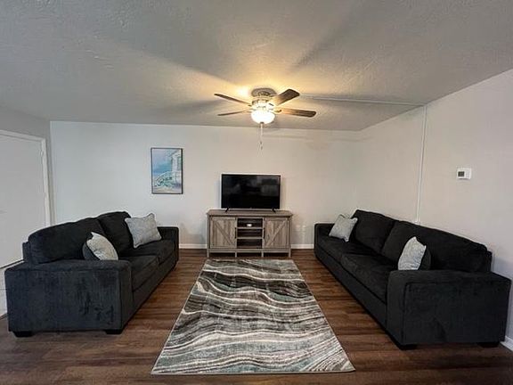 3rd image of 220 Park Blvd N APT 103