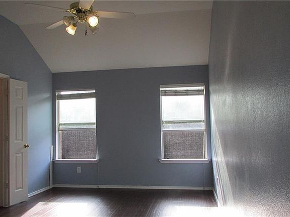 5th image of 2704 Douglas Dr