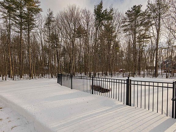 3rd image of 53 Munroe Drive