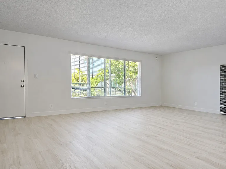 Mistyvale Apartments — Photo 14
