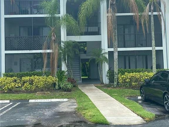 2nd image of 1007 Green Pine Boulevard #D2