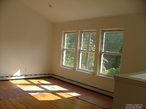 2nd image of 565 Willow St
