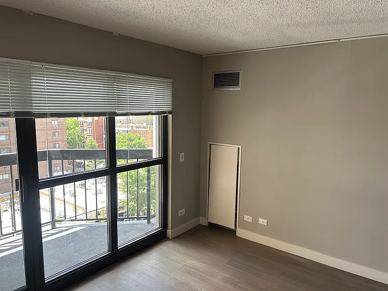 2555-60 N Clark St #4-1504 — Photo 6
