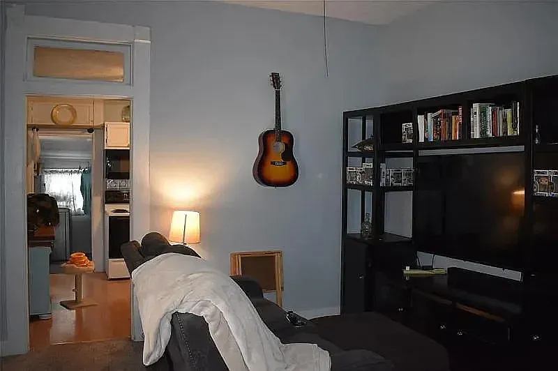 2 bed, $1,100 — Photo 3