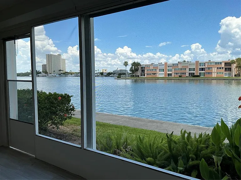 7645 Sun Island Dr S #101 — Photo 4