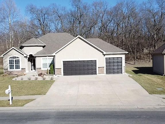 2nd image of 1031 N Old Mill Rd