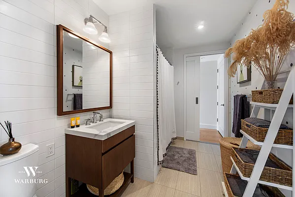 Sold by Warburg | media 23