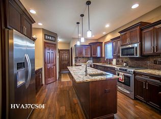 1515 Shamrock Dr, Davenport, IA 52807